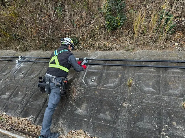 高速道路上配管工事